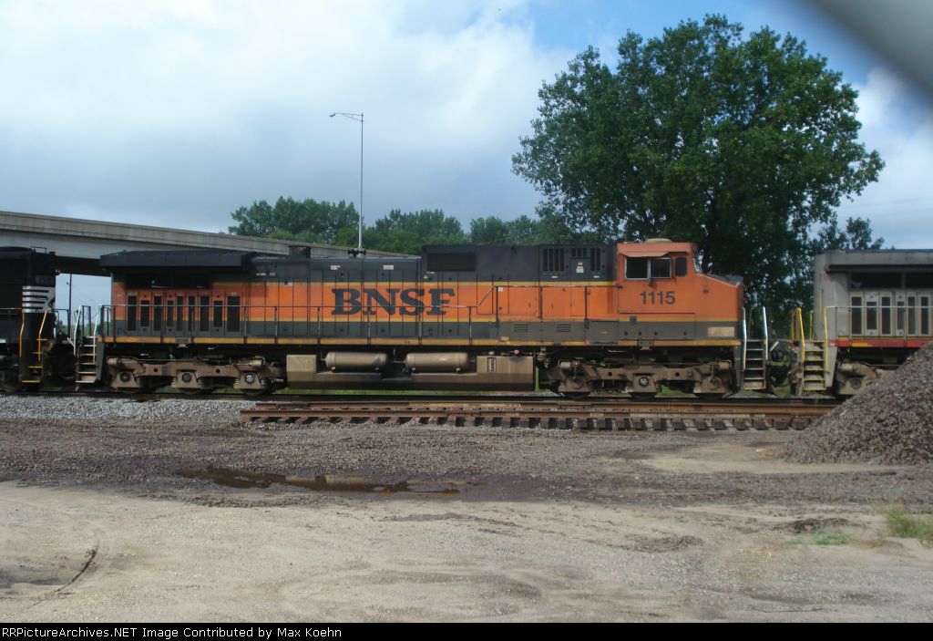 BNSF 1115